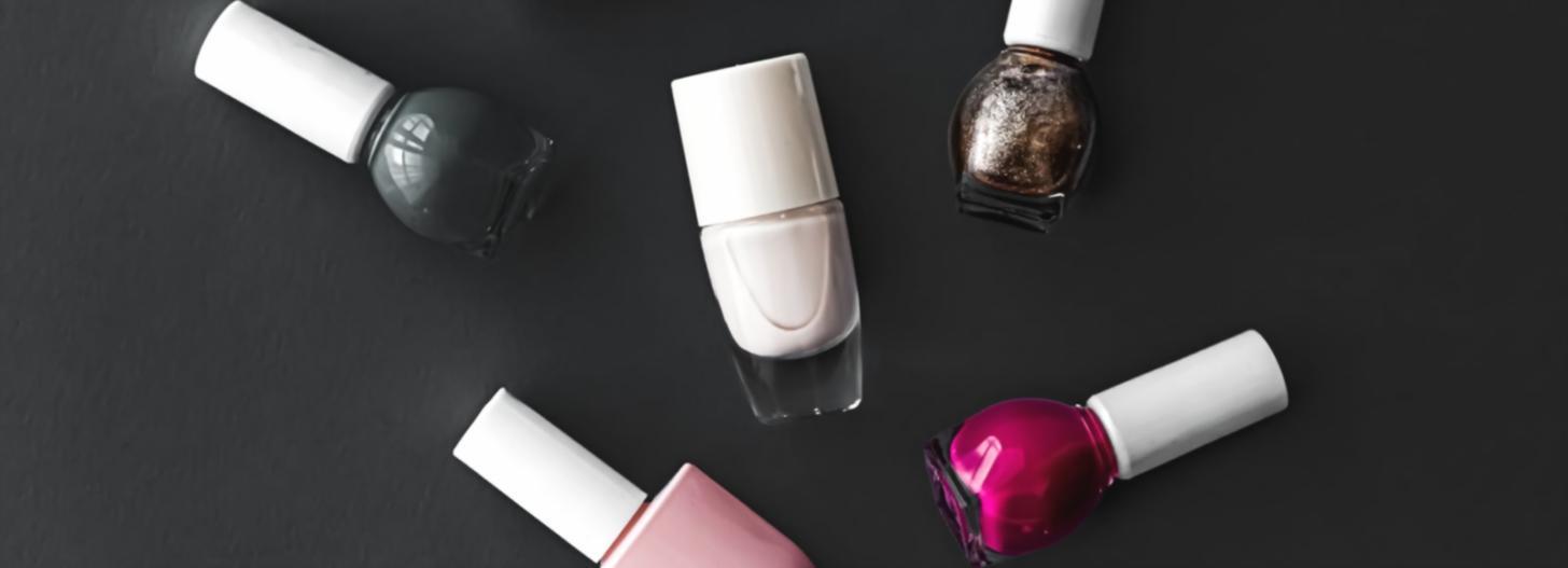 Professionelle Nagelmodellage Werkzeuge und Materialien