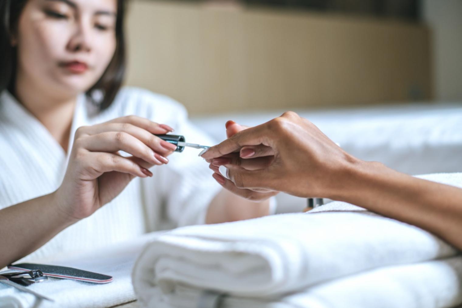 Acryl Nagelmodellage Anwendung