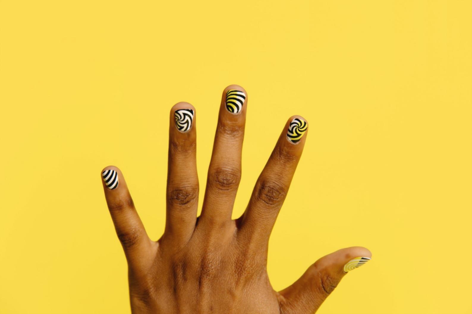 Professionelle Nageldesign-Schulung im Salon